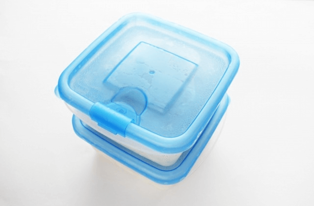 tupperware container