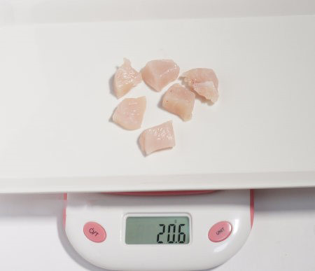 20g of chicken breast cut into 1.5cm cubes