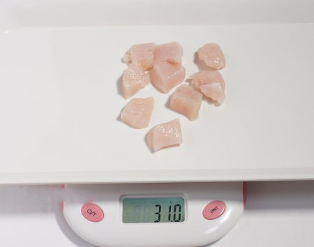 30g of chicken breast cut into 1.5cm cubes