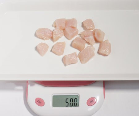 50g of chicken breast cut into 1.5cm cubes