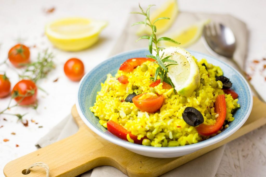 Paella made with gardenia seeds